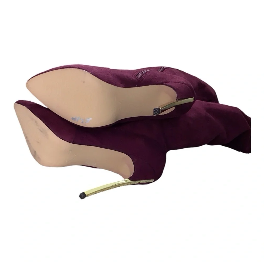 Woman’s over the Knee Maroon Suede Gold Heel Boots size 6 NWOB